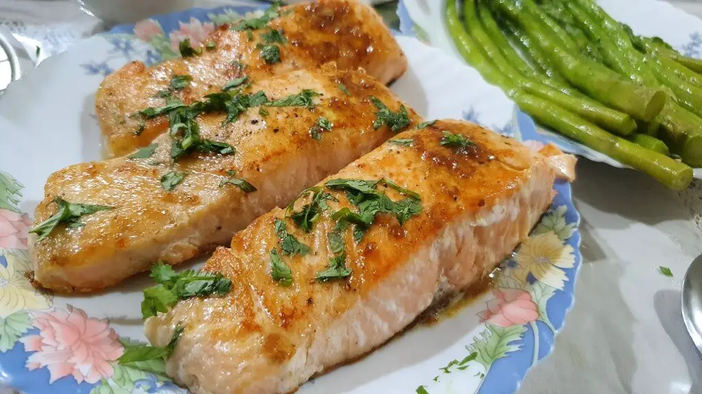 baked salmon and asparagus
